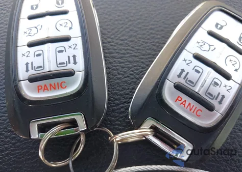 2020 Chrysler Pacifica Hybrid Limited z USA, uszkodzony, nr VIN 2C4RC1N75LR257739